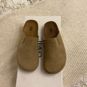 Really cute Zara little kids clogs